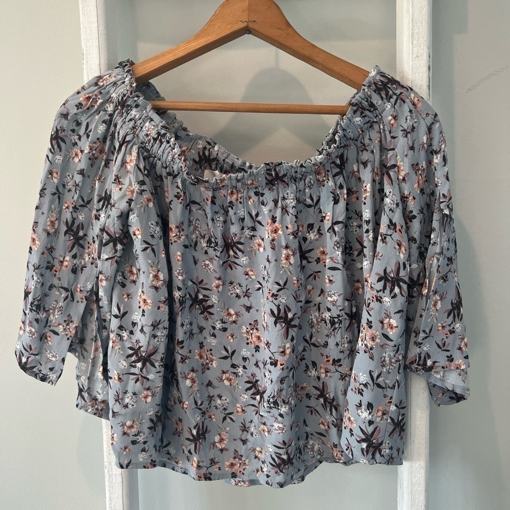 𝅺astr the label floral off the shoulder crop blouse size medium
